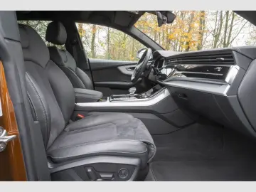AUDI Q8 55 TFSI e quattro S line