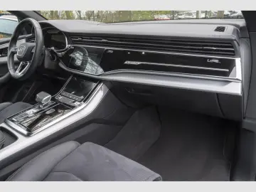AUDI Q8 55 TFSI e quattro S line