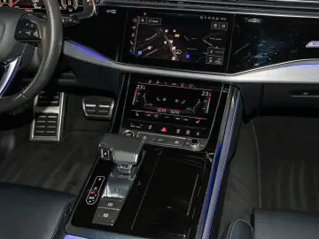 AUDI Q8 55 TFSI quattro S line