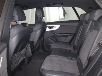 AUDI Q8  S-Line 55TFSI