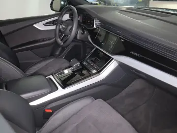 AUDI Q8  S-Line 55TFSI