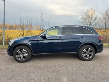 MERCEDES-BENZ GLC 300 e 4Matic LED AHK HUD Leder 1.Hand