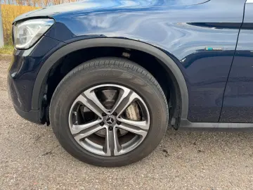 MERCEDES-BENZ GLC 300 e 4Matic LED AHK HUD Leder 1.Hand