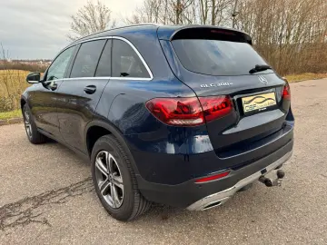 MERCEDES-BENZ GLC 300 e 4Matic LED AHK HUD Leder 1.Hand