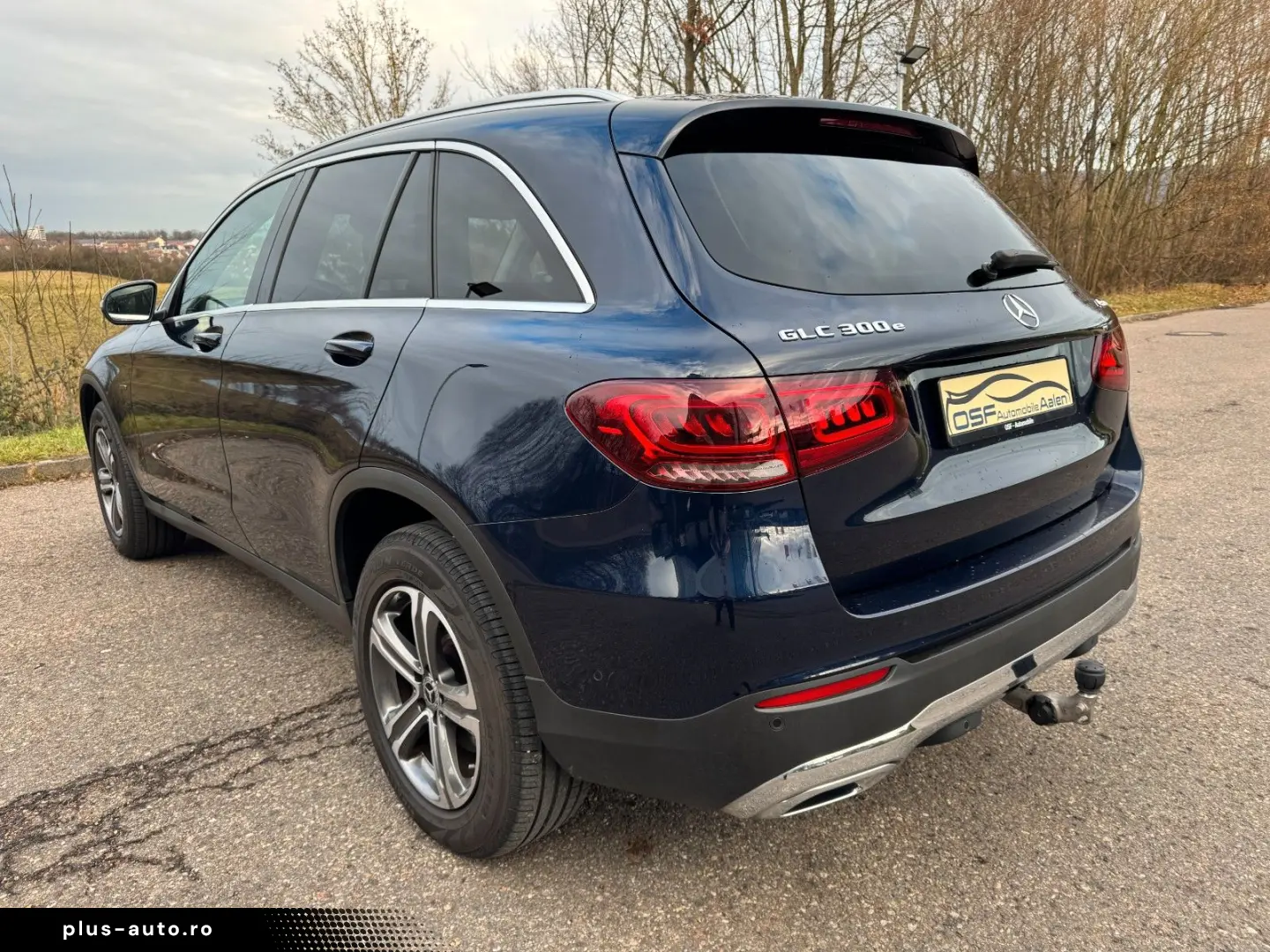 MERCEDES-BENZ GLC 300 e 4Matic LED AHK HUD Leder 1.Hand