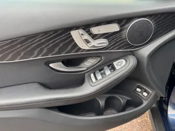 MERCEDES-BENZ GLC 300 e 4Matic LED AHK HUD Leder 1.Hand