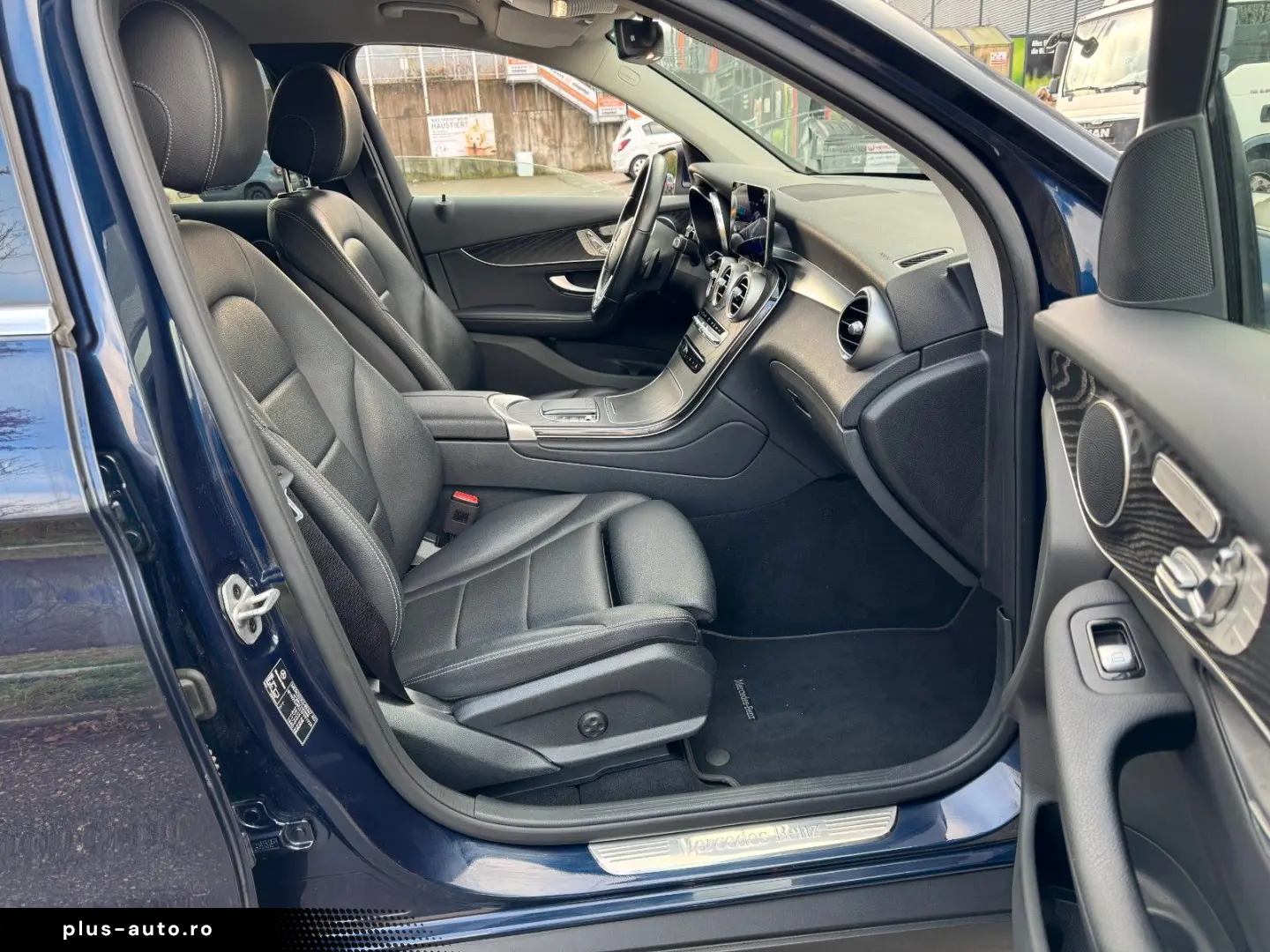 MERCEDES-BENZ GLC 300 e 4Matic LED AHK HUD Leder 1.Hand