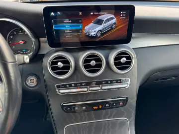 MERCEDES-BENZ GLC 300 e 4Matic LED AHK HUD Leder 1.Hand
