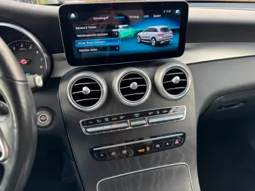 MERCEDES-BENZ GLC 300 e 4Matic LED AHK HUD Leder 1.Hand