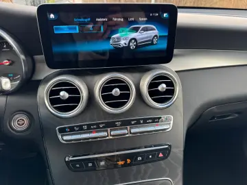 MERCEDES-BENZ GLC 300 e 4Matic LED AHK HUD Leder 1.Hand