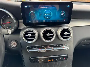 MERCEDES-BENZ GLC 300 e 4Matic LED AHK HUD Leder 1.Hand