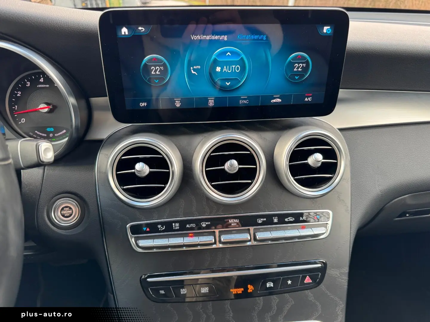 MERCEDES-BENZ GLC 300 e 4Matic LED AHK HUD Leder 1.Hand