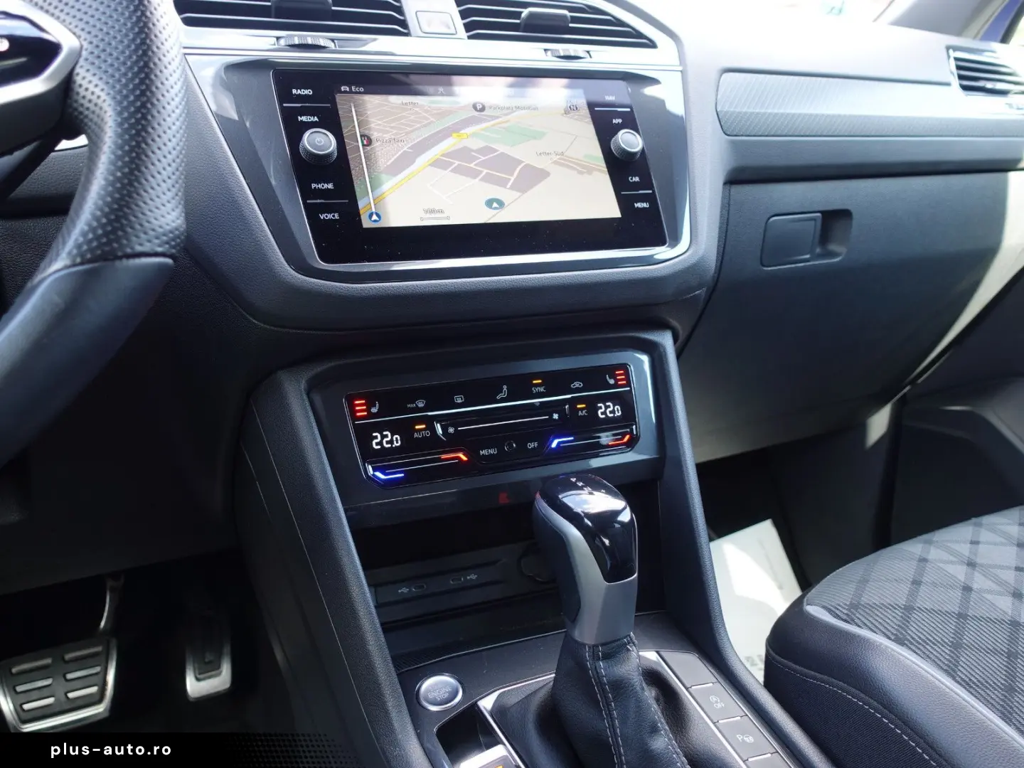 VW Tiguan 2 0 TDI DSG AHK Navi IQ-Matrix 3xR-Line