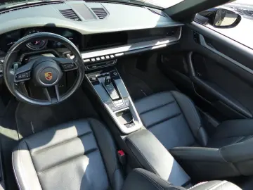 PORSCHE 992 Carrera 4 Cabriolet