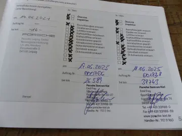 PORSCHE 992 Carrera 4 Cabriolet