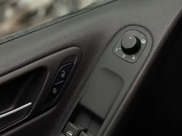 VOLKSWAGEN GOLF 1.6 MPI