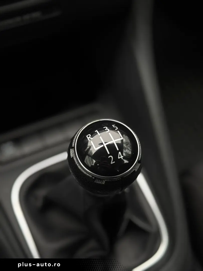 VOLKSWAGEN GOLF 1.6 MPI