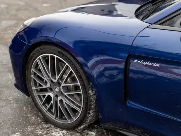 Porsche Panamera 4 E-Hybrid