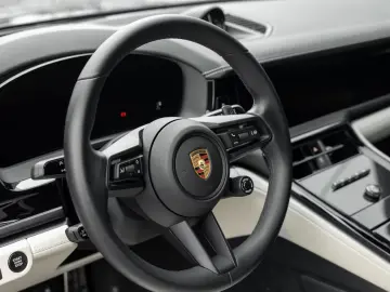 Porsche Panamera 4 E-Hybrid