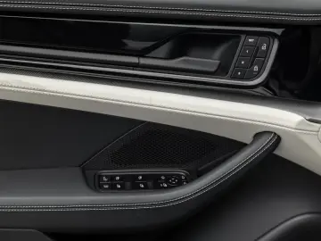 Porsche Panamera 4 E-Hybrid