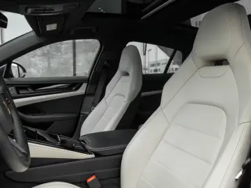 Porsche Panamera 4 E-Hybrid