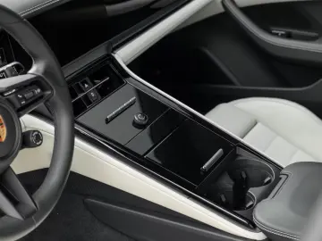 Porsche Panamera 4 E-Hybrid