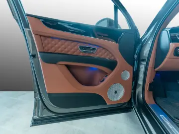 BENTLEY Bentayga Azure V8   Bentley Nürnberg