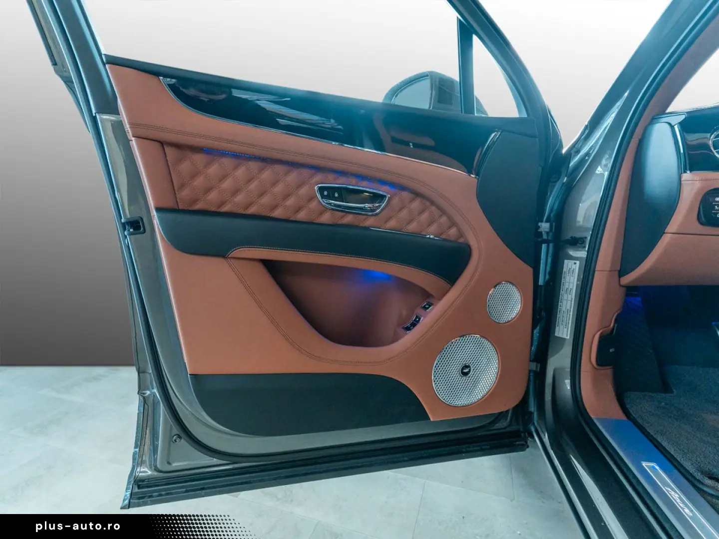 BENTLEY Bentayga Azure V8   Bentley Nürnberg