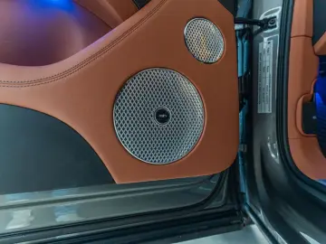 BENTLEY Bentayga Azure V8   Bentley Nürnberg