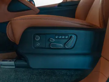 BENTLEY Bentayga Azure V8   Bentley Nürnberg