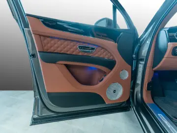 BENTLEY Bentayga Azure V8   Bentley Nürnberg