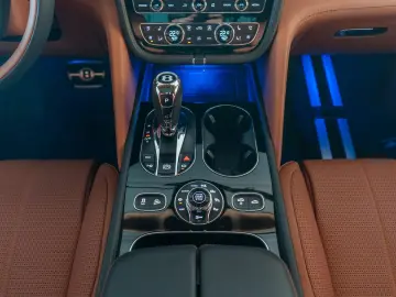 BENTLEY Bentayga Azure V8   Bentley Nürnberg