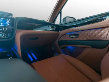 BENTLEY Bentayga Azure V8   Bentley Nürnberg