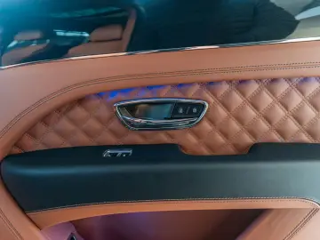 BENTLEY Bentayga Azure V8   Bentley Nürnberg