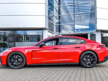 Porsche Panamera 4 E-Hybrid