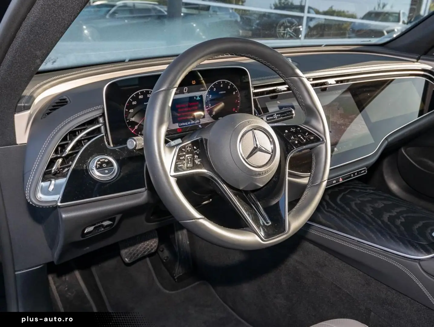 MERCEDES-BENZ E 200 Limousine   Display Dublu