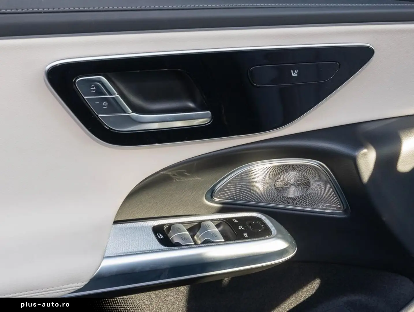 MERCEDES-BENZ E 200 Limousine   Display Dublu