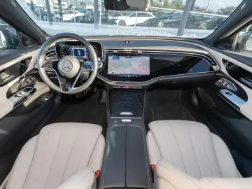 MERCEDES-BENZ E 200 Limousine   Display Dublu