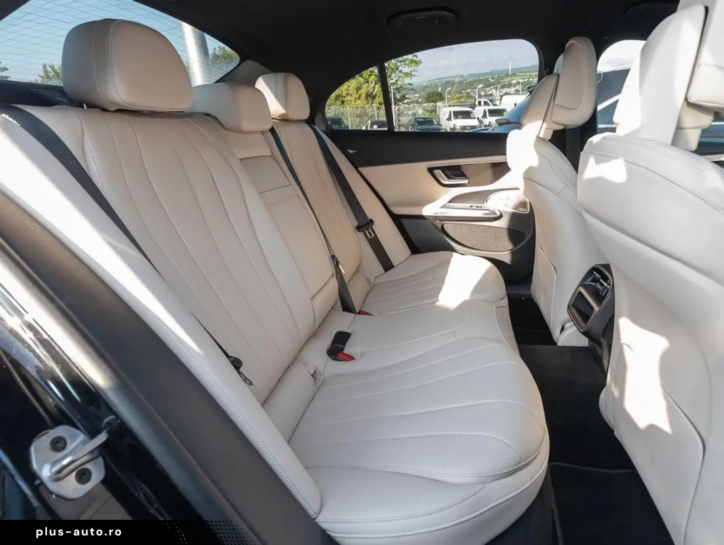 MERCEDES-BENZ E 200 Limousine   Display Dublu