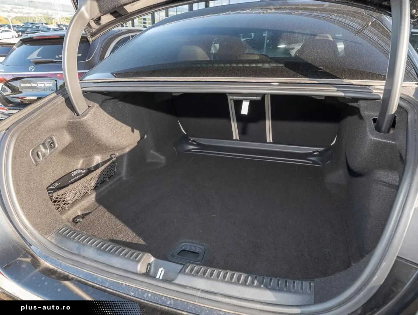 MERCEDES-BENZ E 200 Limousine   Display Dublu