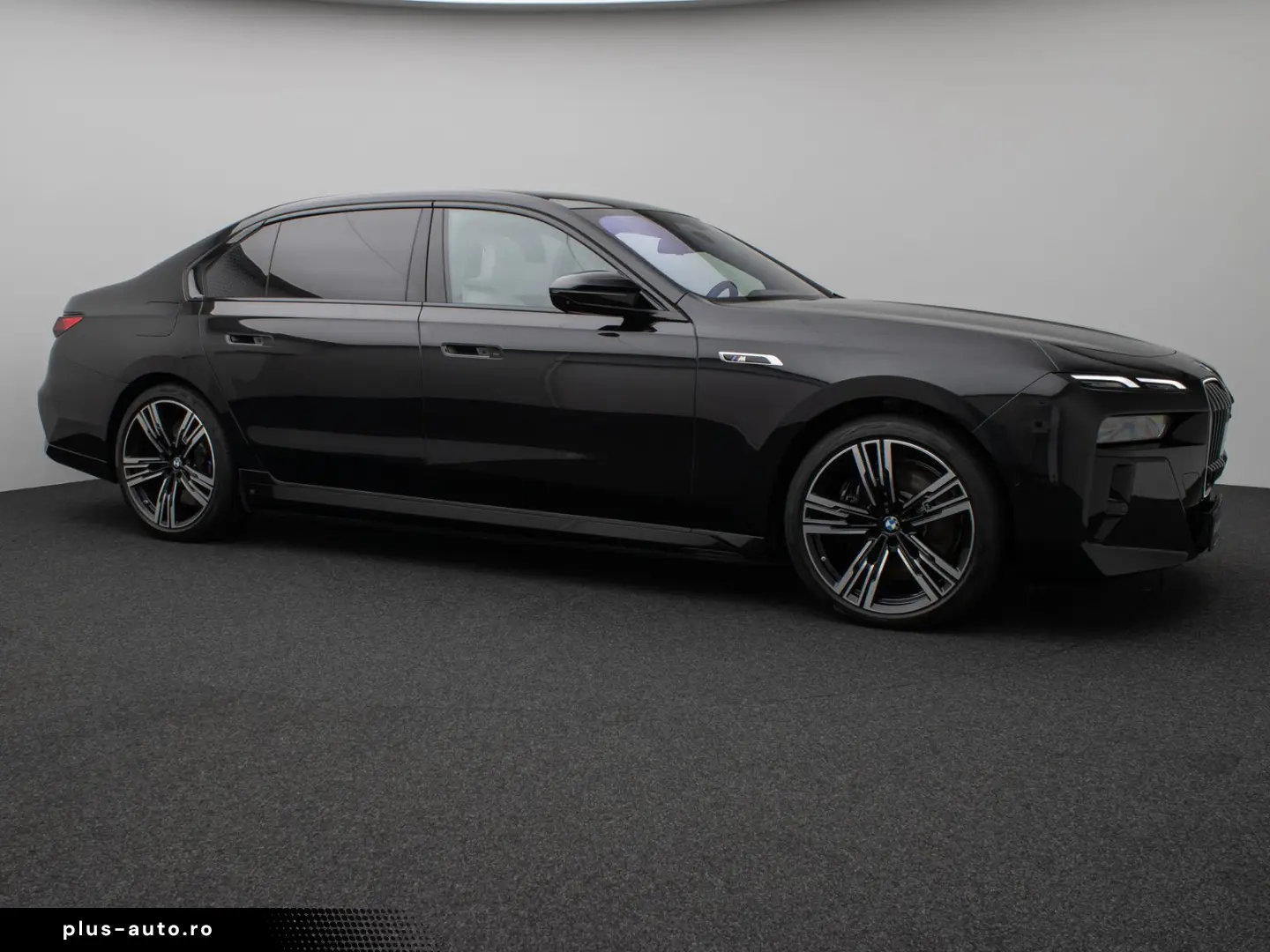 BMW M760e Sky Lounge B&W Fond Ent M-Performance Voll