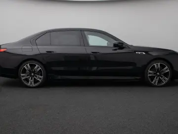 BMW M760e Sky Lounge B&W Fond Ent M-Performance Voll