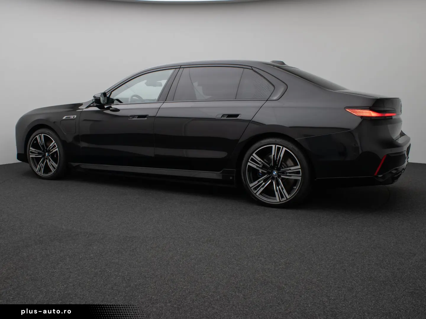 BMW M760e Sky Lounge B&W Fond Ent M-Performance Voll