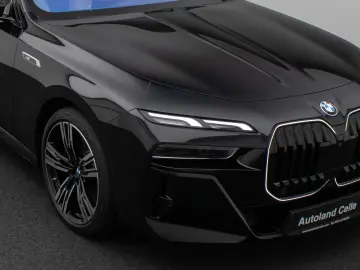 BMW M760e Sky Lounge B&W Fond Ent M-Performance Voll