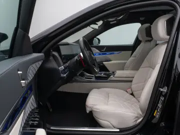 BMW M760e Sky Lounge B&W Fond Ent M-Performance Voll