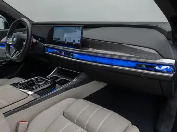 BMW M760e Sky Lounge B&W Fond Ent M-Performance Voll