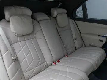 BMW M760e Sky Lounge B&W Fond Ent M-Performance Voll