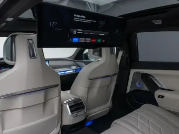 BMW M760e Sky Lounge B&W Fond Ent M-Performance Voll