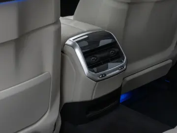 BMW M760e Sky Lounge B&W Fond Ent M-Performance Voll