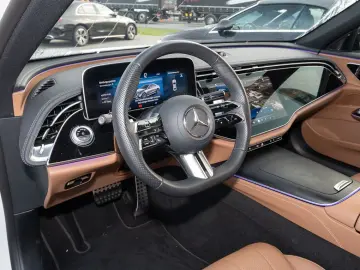 MERCEDES-BENZ E 200 Limousine SpurW ParkAss. LED SpurH Navi